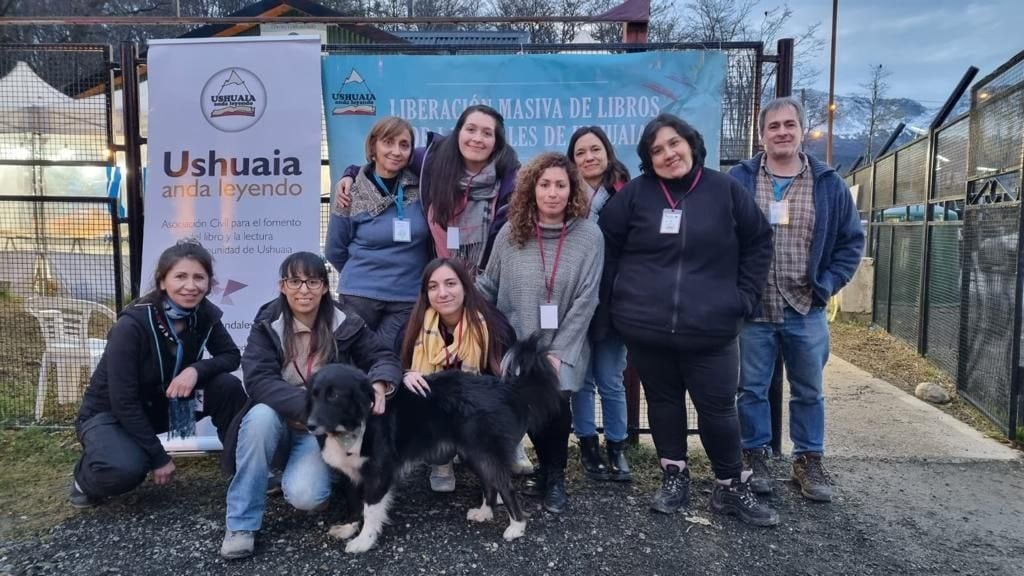 La Municipalidad de Ushuaia acompañó la “Liberación Masiva de Libros”