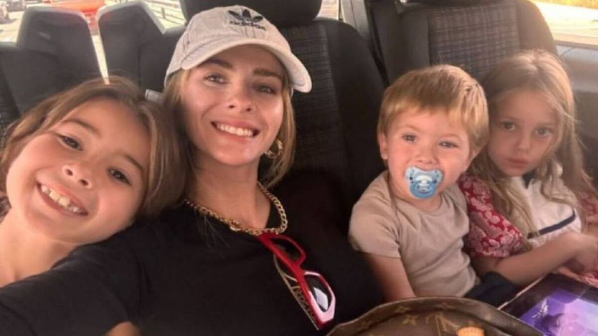 Las hijas de La China Suárez deslumbraron con looks cancheros en Disney: jeans anchos y baby tees
