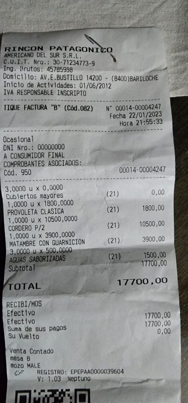 En pleno viaje por Bariloche, pidió para comer un cordero y se indignó por el total.