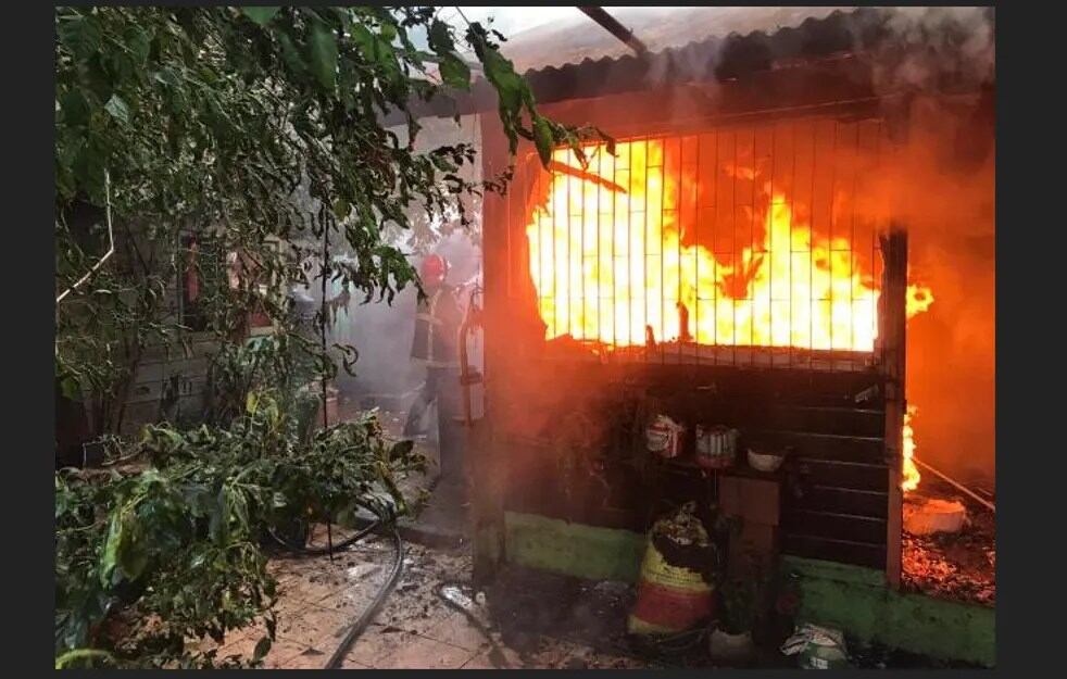 El fuego sólo dejó daños materiales, sin heridos. Actualmente se investigan las causas de lo que provocó el incendio