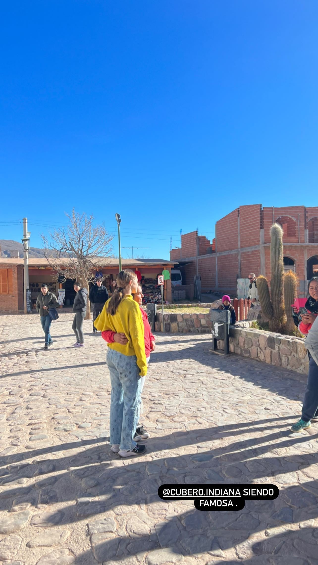 A Indiana Cubero Neumann le pidieron fotos en Salta y Mica Viciconte retrató el momento