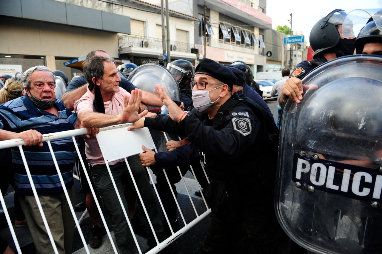 Marcha en Ramos Mejía pidiendo justicia por el asesinato del kiosquero. (Clarín)