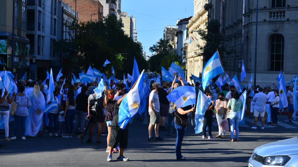 Cientos de personas salieron a la calle, en Córdoba.