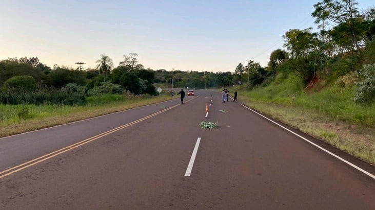 Atropelló a una mujer con su moto y huyó: la víctima falleció