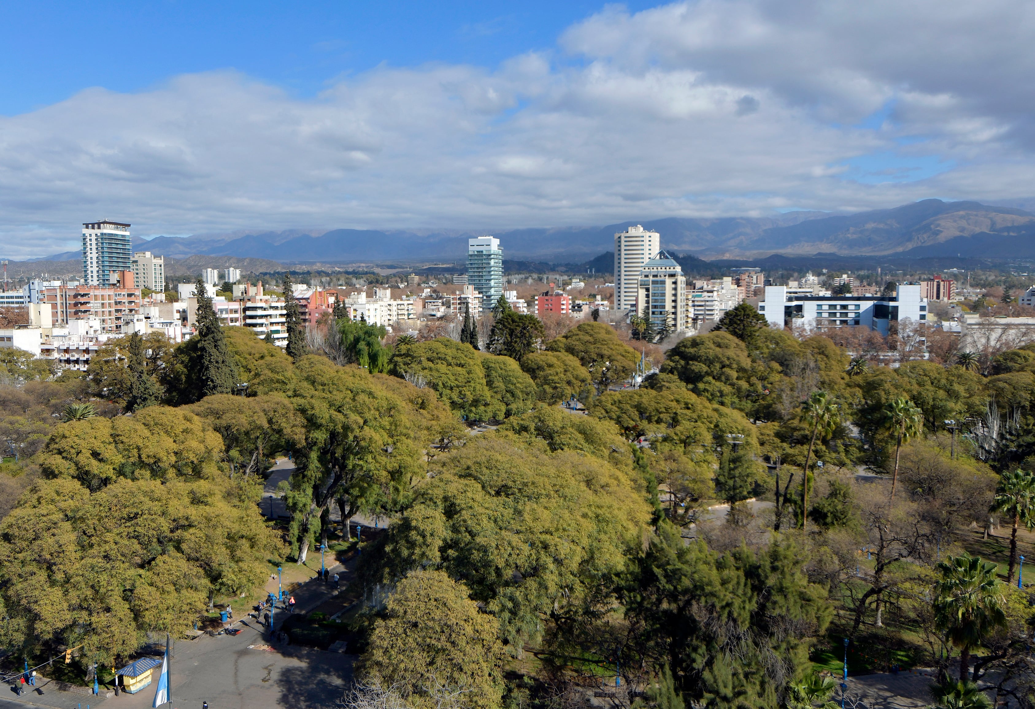 Tiempo en Mendoza
La Dirección de Contingencias anunció para esta jornada descenso en la temperatura.

Foto: Orlando Pelichotti / Los Andes