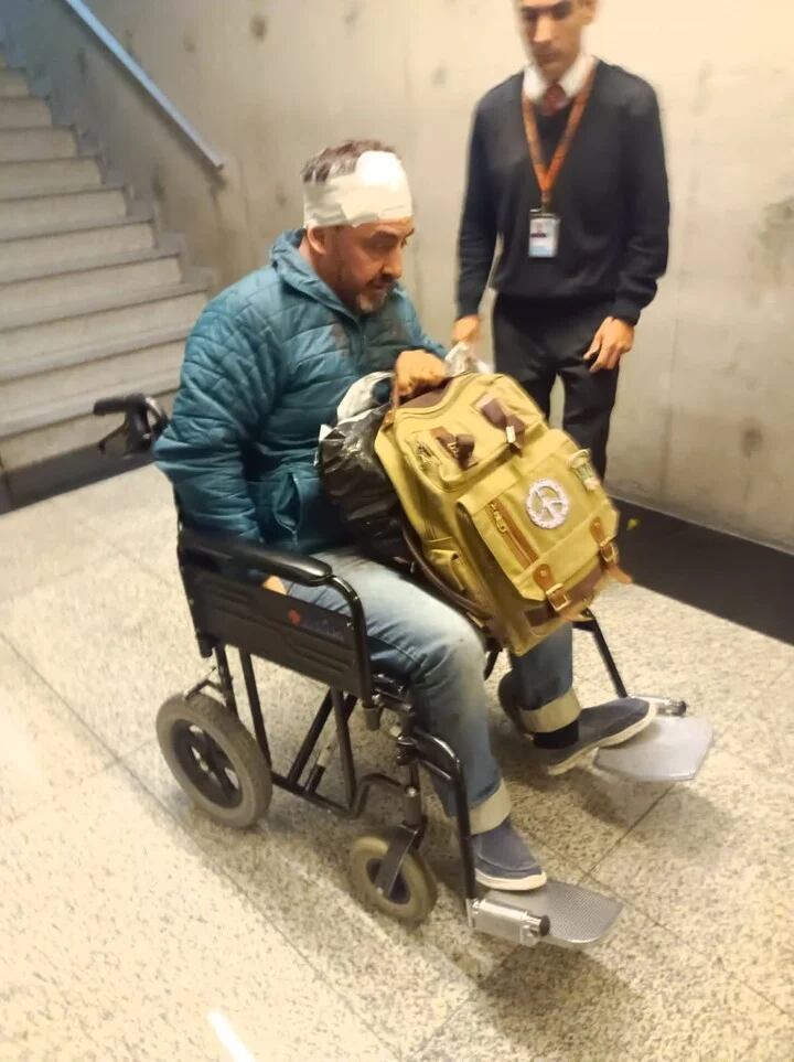 Uno de los pasajeros heridos por la turbulencia en el vuelo de Aerolíneas. / Foto: Clarín