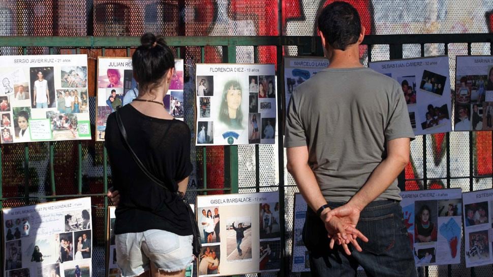 En donde estaba el edificio de República de Cromañón se formó un santuario con el nombre de todas las víctimas de aquella noche del 30 de diciembre de 2004.