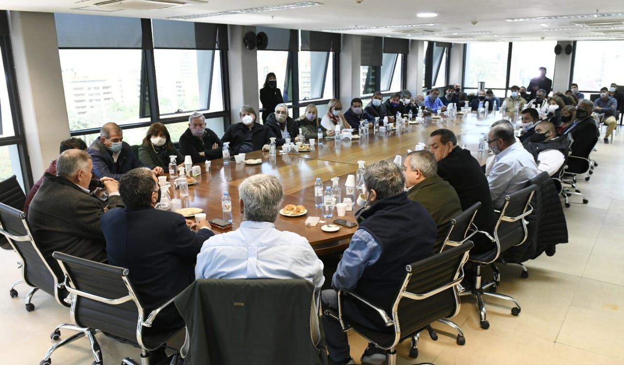 Jaldo se reunió con dirigentes de San Miguel de Tucumán.