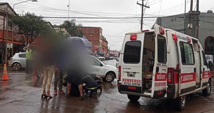 Accidente vial en Oberá dejó como saldo dos personas heridas.