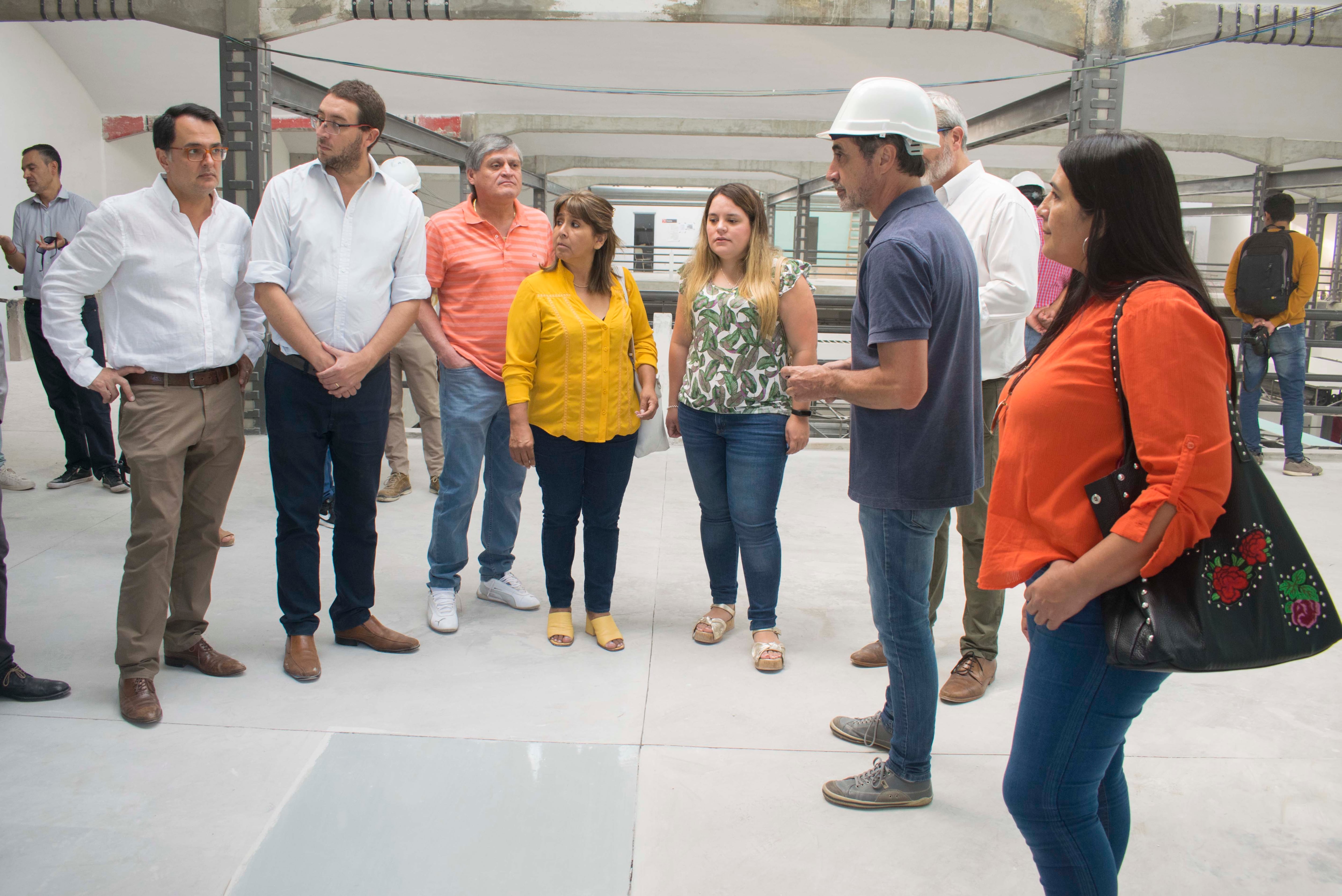 Acompañados por funcionarios municipales, ediles capitalinos realizaron una visita a las obras de puesta en valor del edificio del Mercado Municipal "6 de Agosto", en San Salvador de Jujuy.