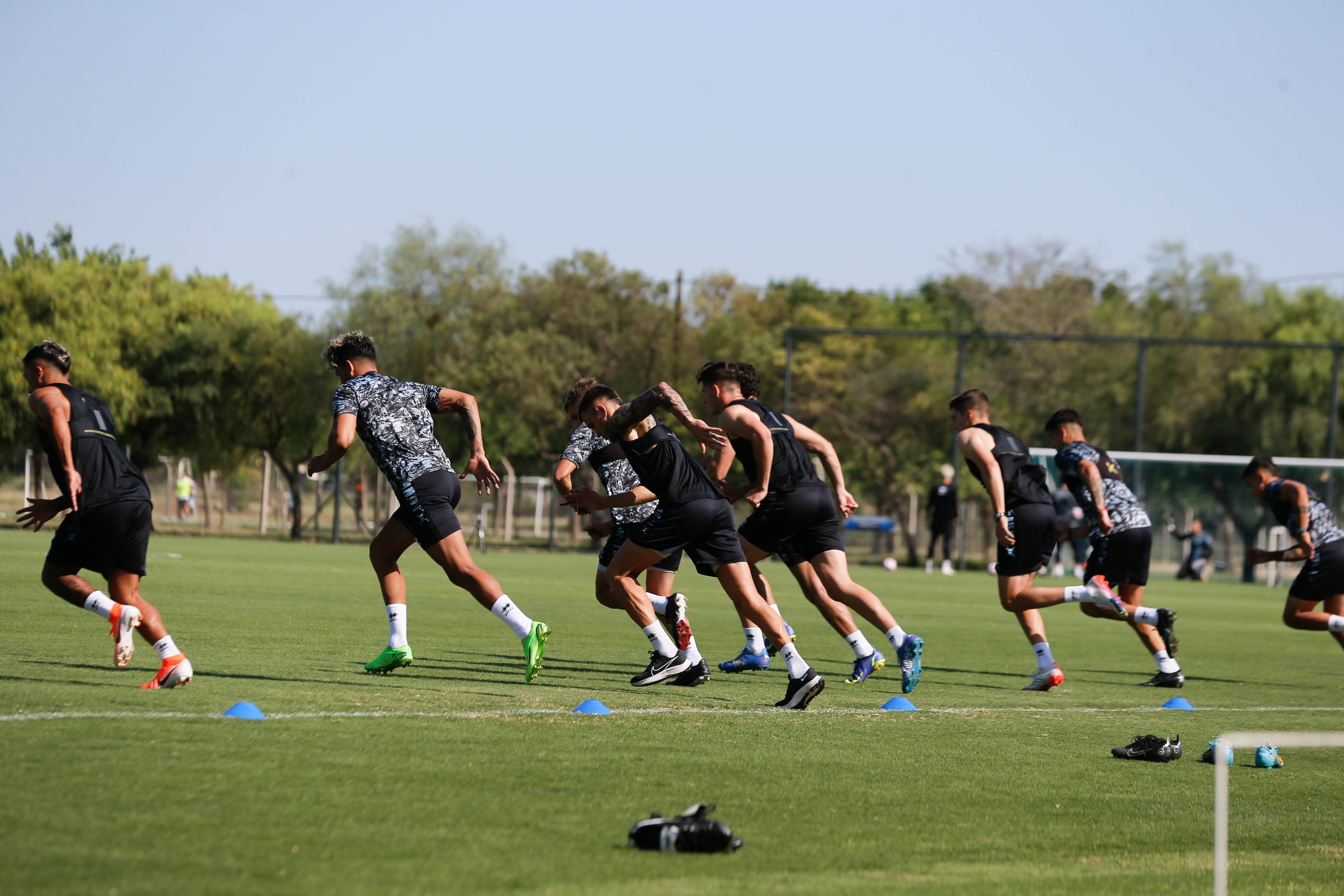 El plantel del Pirata se pone a punto para el debut en Primera División.