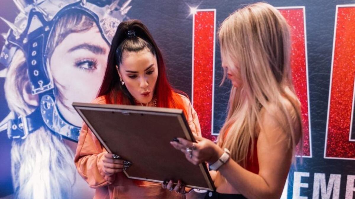 La cordobesa que hace cuadros personalizados y sorprendió a Lali, Tini y otras figuras