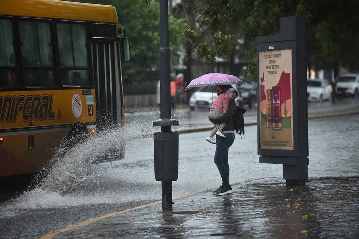 Otro día de lluvia en Córdoba: los intensos chaparrones volvieron a provocar inundaciones