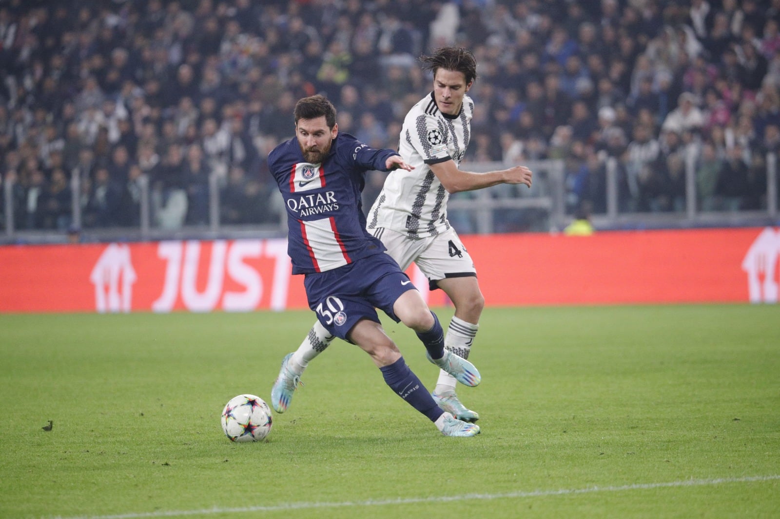 El PSG le ganó a Juventus, pero quedó segundo por la goleada del Benfica.