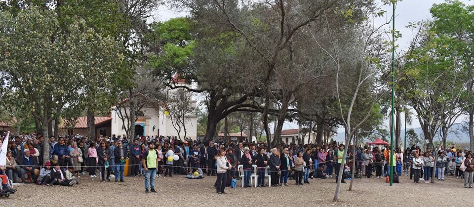 Los peregrinos llegados desde toda la provincia ocuparon el predio del santuario de Río Blanco, participando con fe y entusiasmo en las misas oficiadas a lo largo del día.