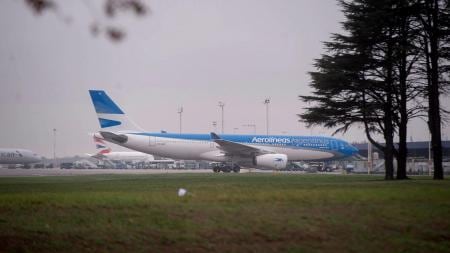 El vuelo de Aerolíneas estuvo retrasado siete horas por la amenaza de bomba.