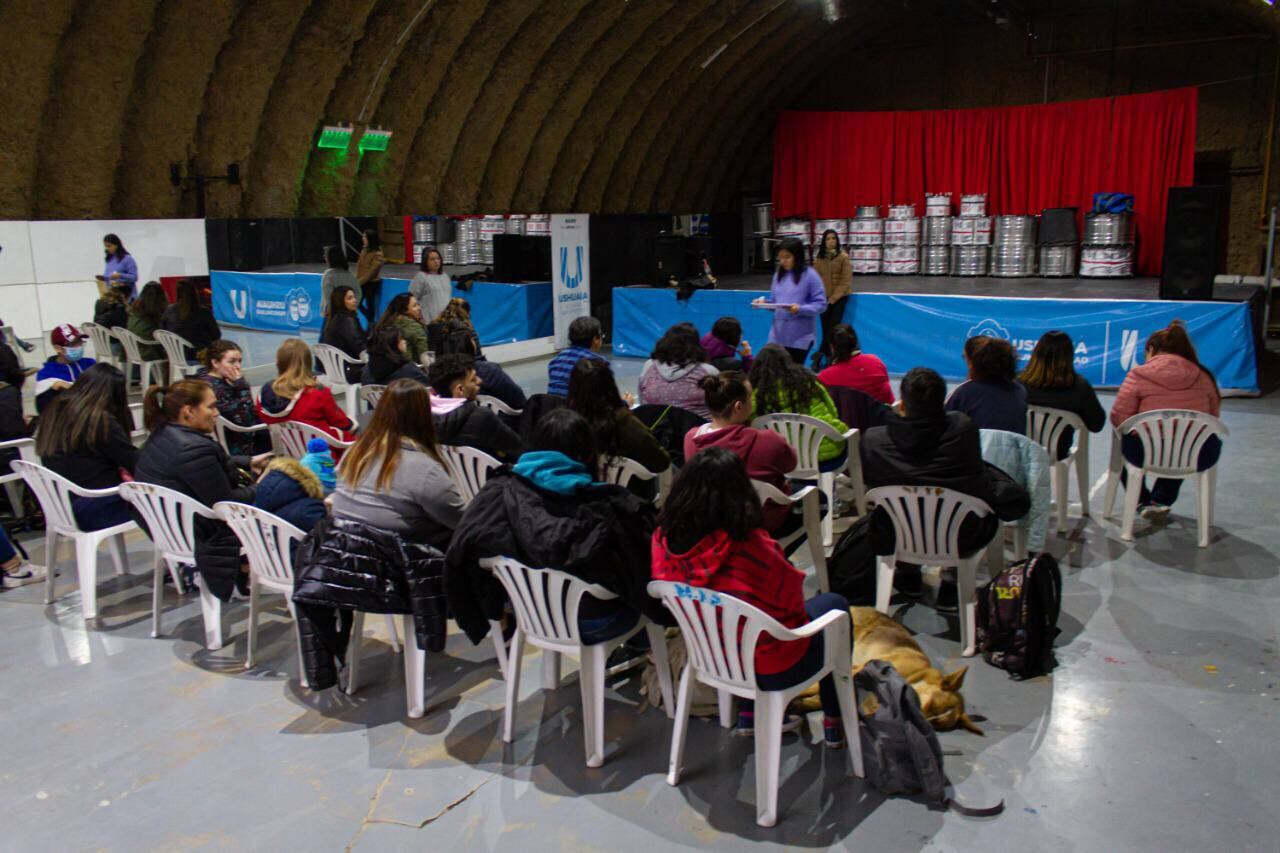 Los participantes llevaron a cabo la reunión para la organización y disposición de los buffets para la FNML.