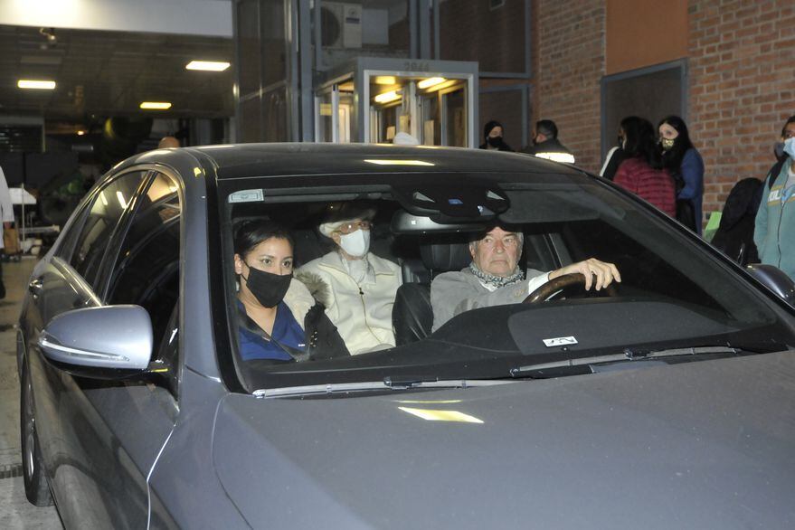 Mirtha Legrand durante su salida del Sanatorio.