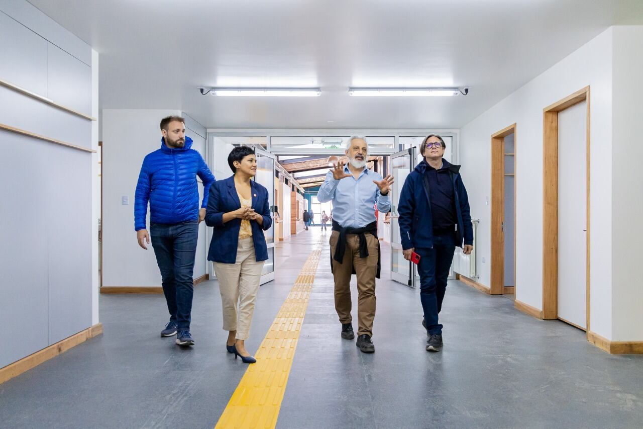 Analía Cubino realizó la recorrida final en la obra de la sede de la UNTDF en la ciudad de Ushuaia.