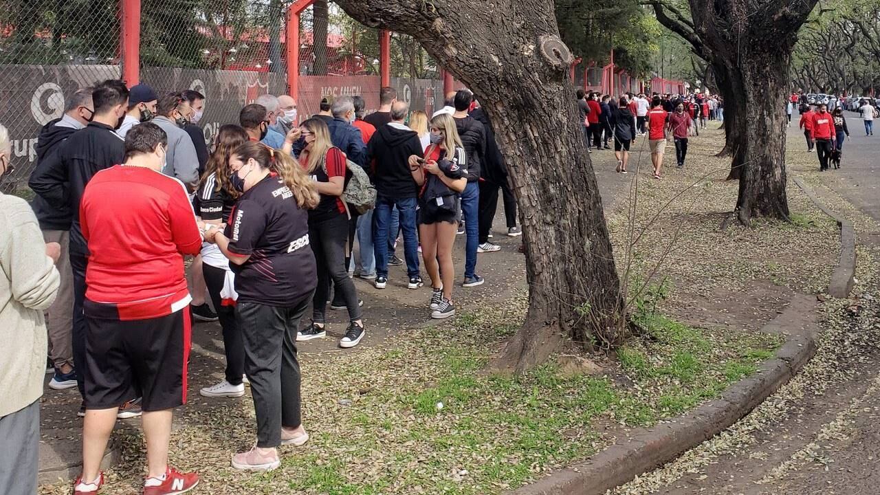 Los socios de Newell's que votaron el domingo no tendrán prioridad para ingresar al estadio Marcelo Bielsa. (@fabriimariano)