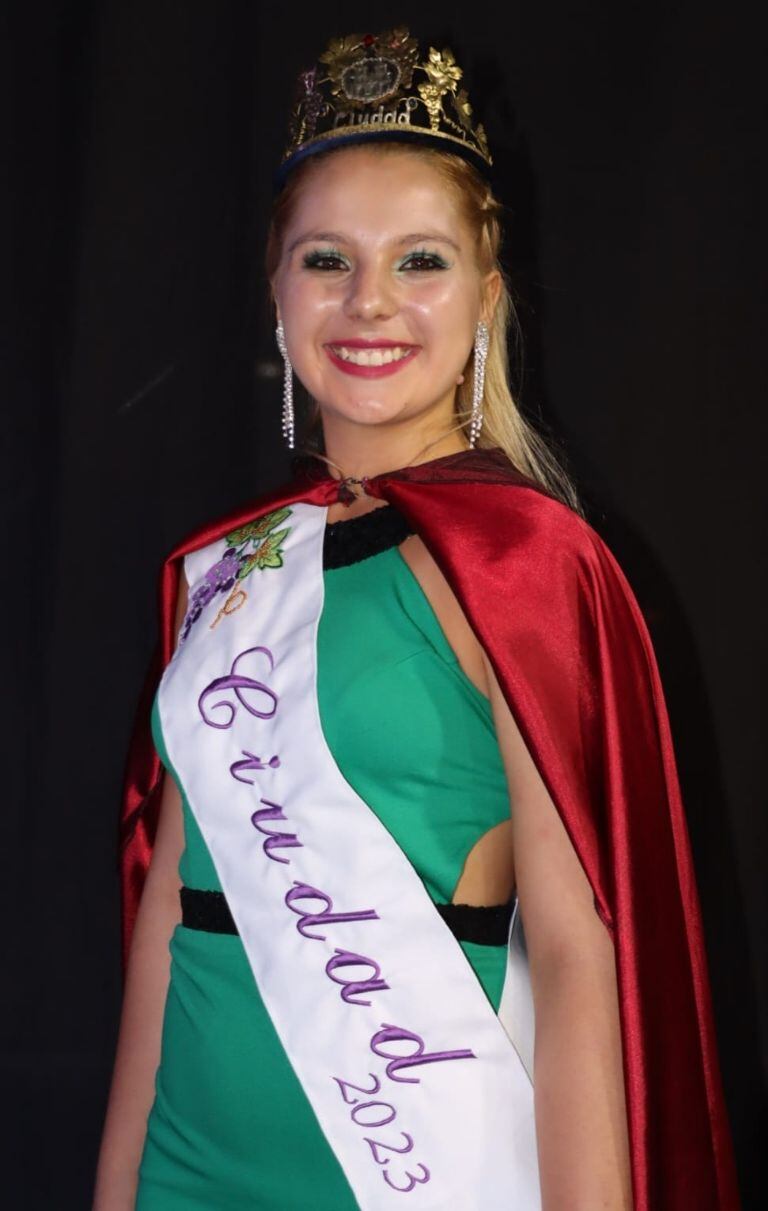 Florencia Rosana Dánchez, reina del distrito de Ciudad.