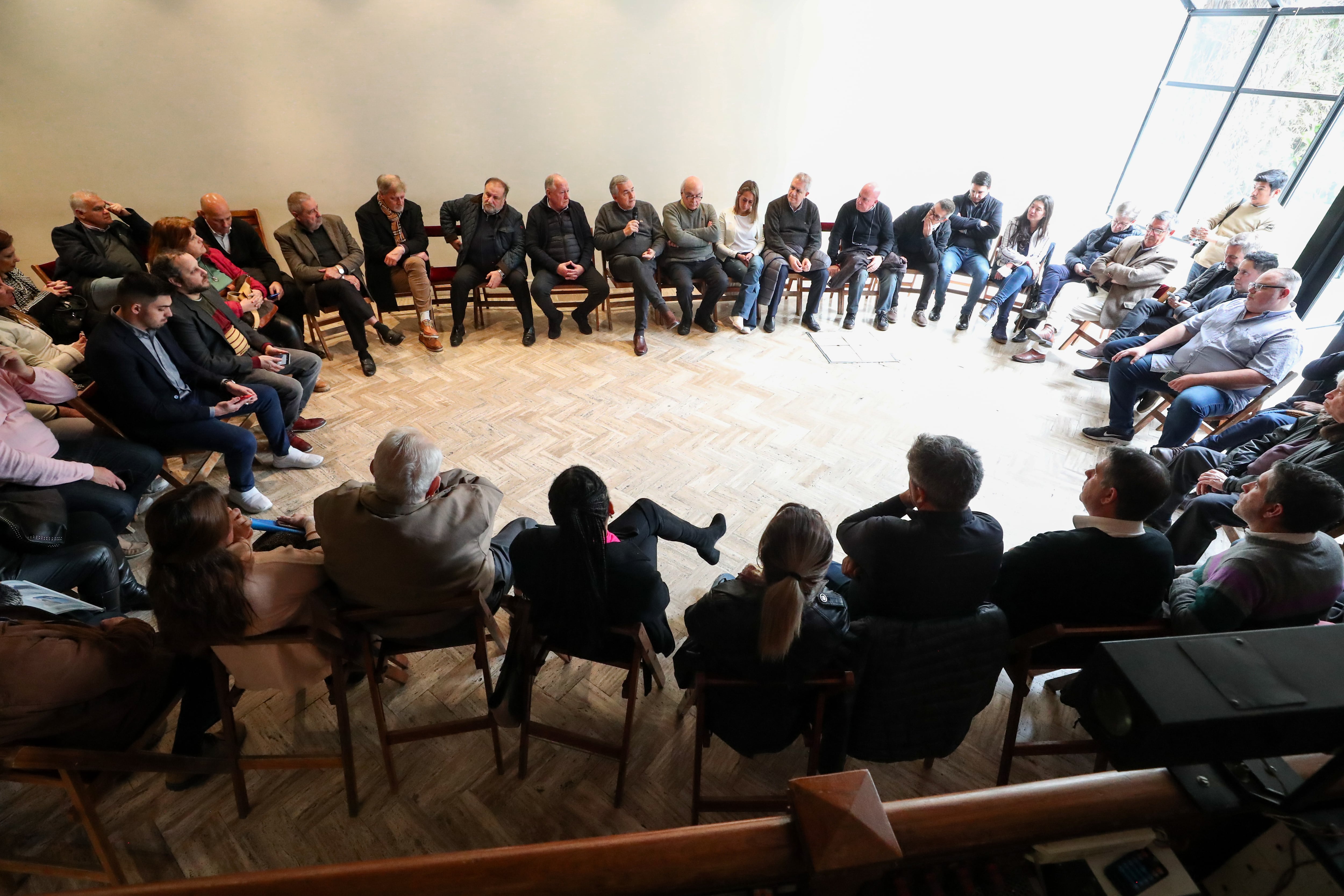 "Al populismo hay que quebrarlo en el conurbano. Si le ganamos aquí, el populismo termina", dijeron con convicción dirigentes de Avellaneda durante la visita del presidente del Comité Nacional de la Unión Cívica Radical, Gerardo Morales, a esa ciudad.