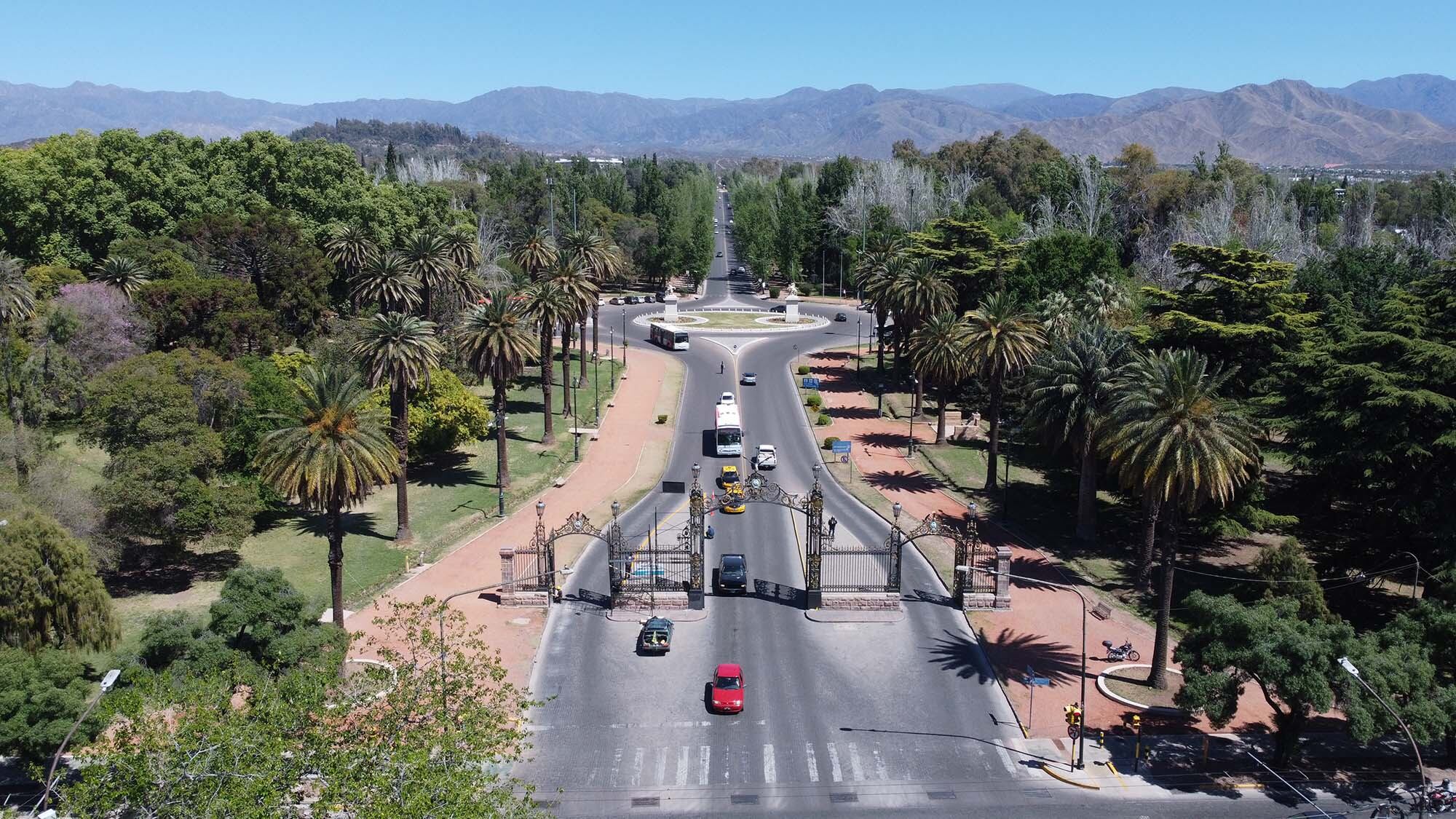 Portones del Parque General San Martín