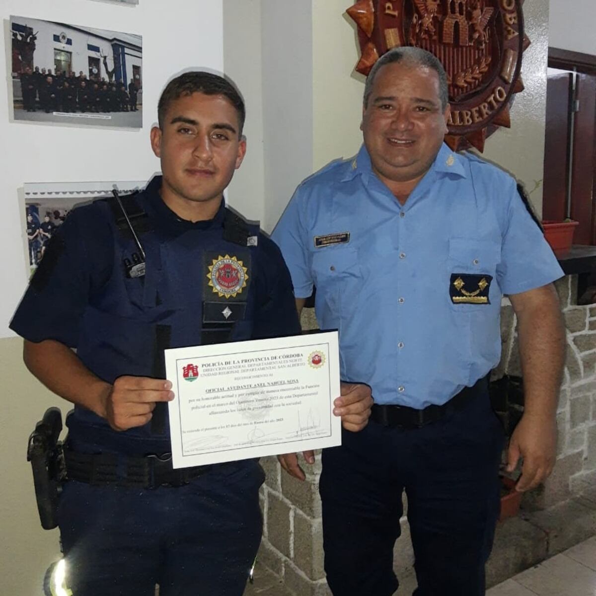 Noble gesto: en su primer año como policía, encontró una billetera con mucho dinero y decidió devolverla