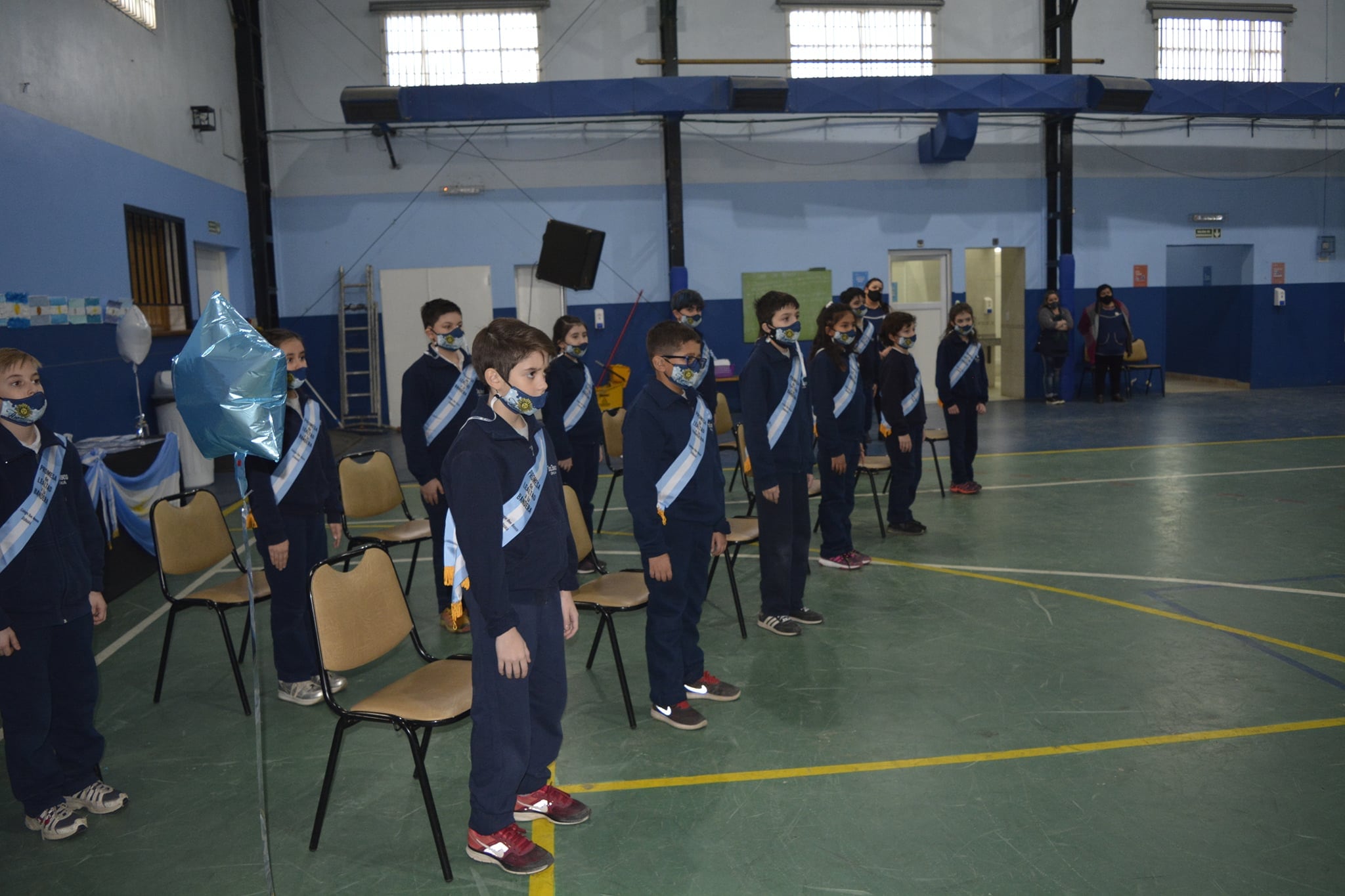 Alumnos de 4° y 5° "B" del Colegio Don Bosco, tomaron la promesa a la Bandera.