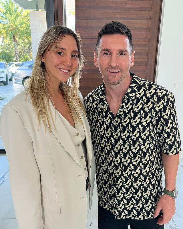 Bernarda Cella junto a Lionel Messi en la entrevista para Olga