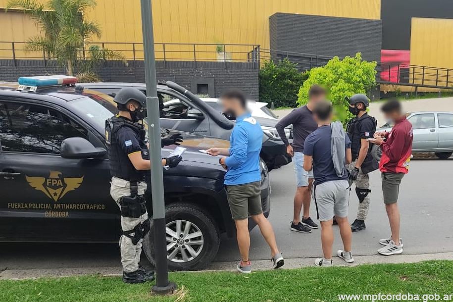 Uno de los tantos controles durante este domingo en la zona céntrica de Carlos Paz.