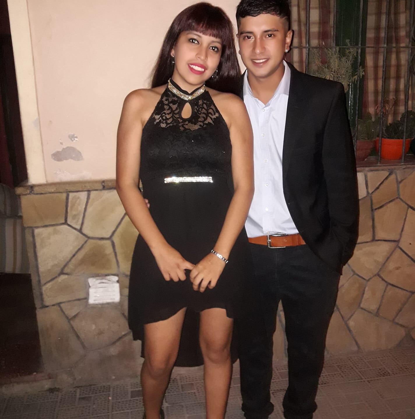 La joven pareja tiene un niño de dos años.