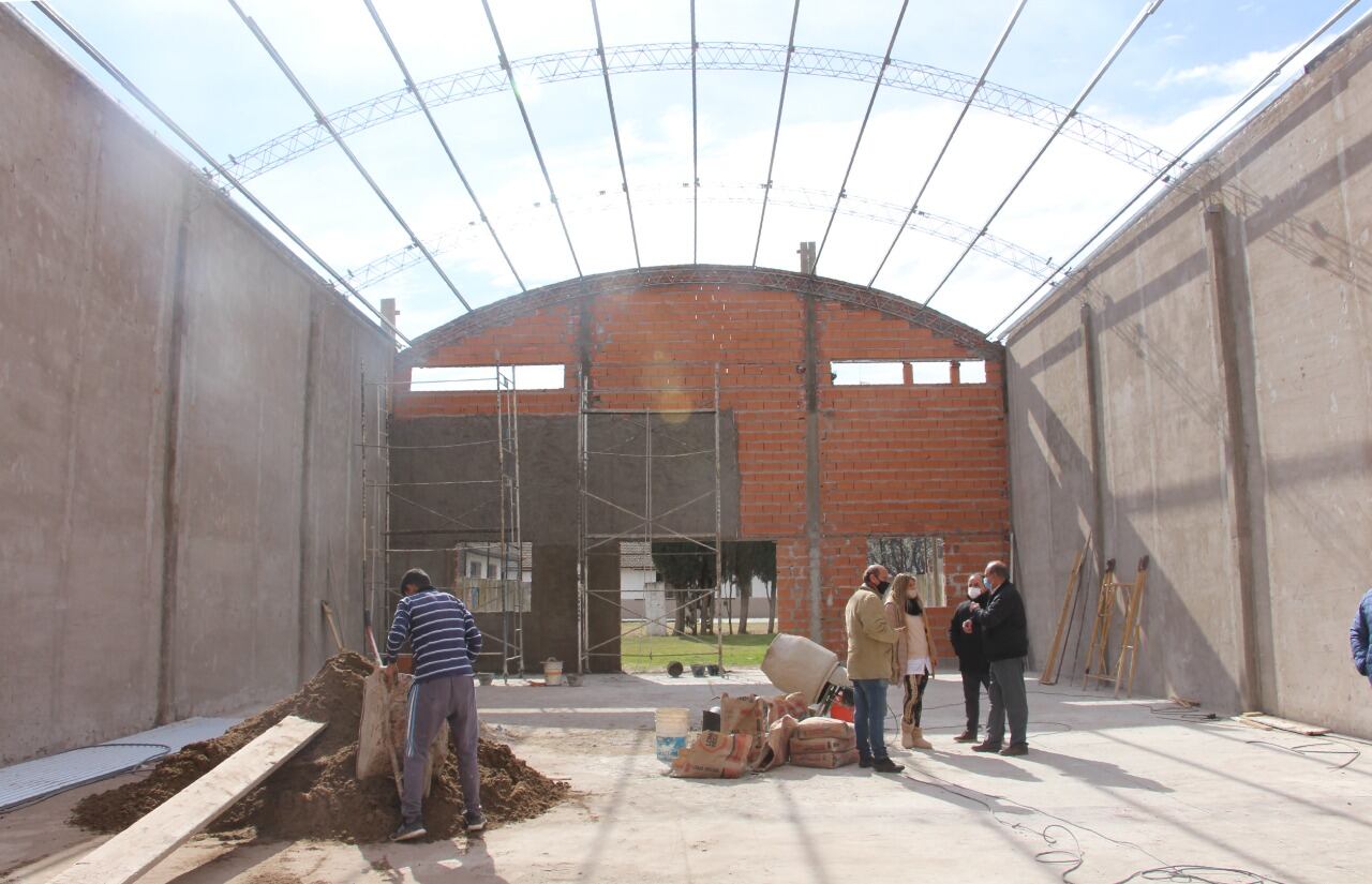 Sánchez recorrió la obra del SUM para el Centro Complementario N°801