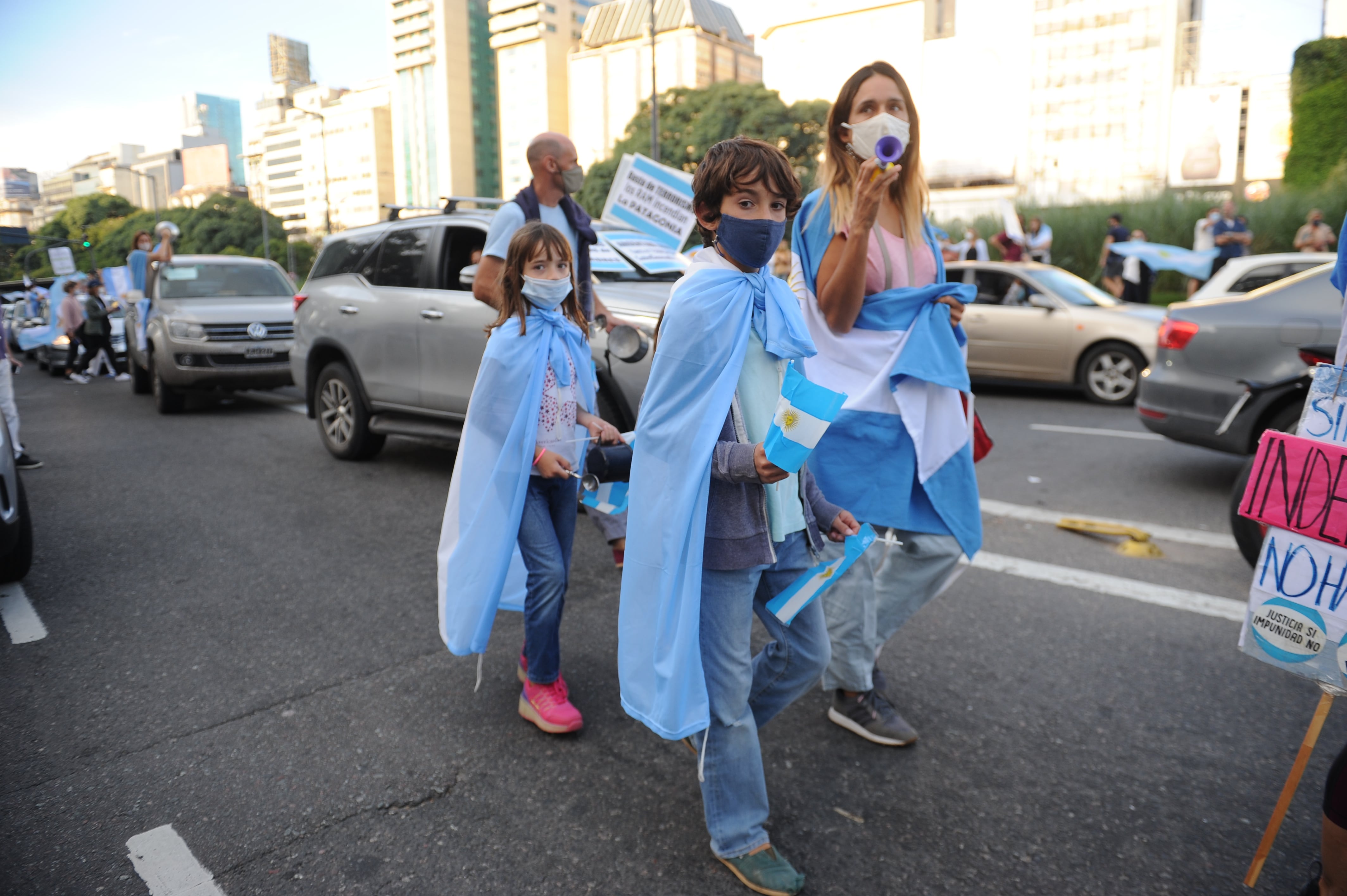 Manifestación en el Obelisco contra de las medidas  tomadas por el presidente Alberto Fernández a raíz del aumento de casos de Covid 19.
Fotos Clarin