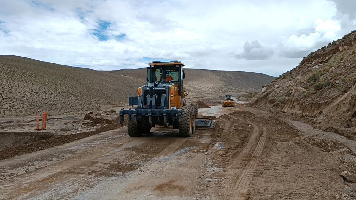 Cuadrillas viales siguen trabajando en rutas afectadas por el temporal en Jujuy