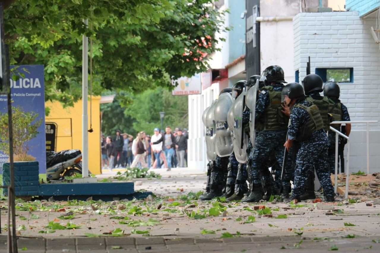 El pasado viernes hubo disturbios durante la marcha reclamando justicia por Luciano Olivera. (Gentileza Clarín)