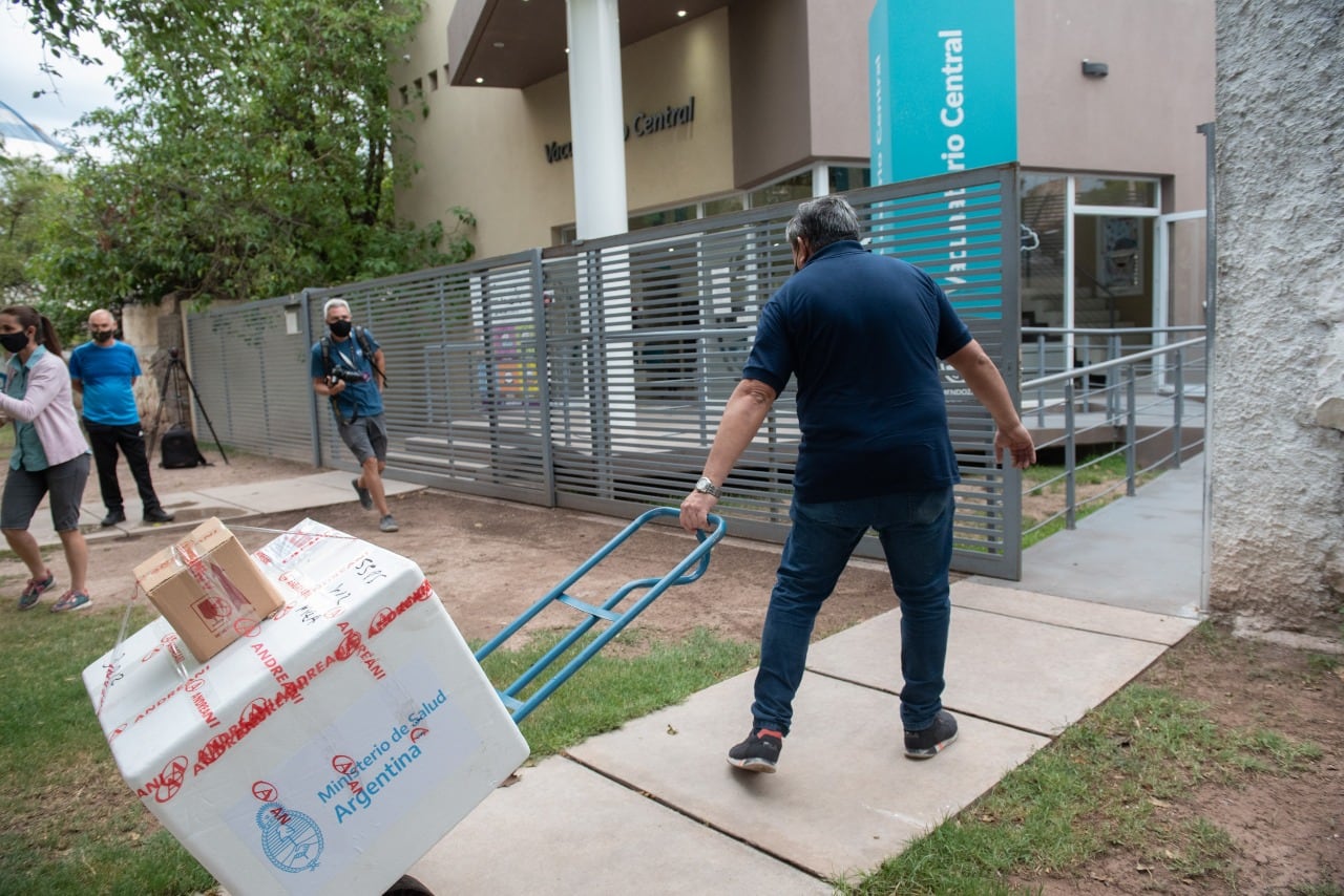 Llegaron a Mendoza las primeras dosis de la vacuna Sputnik V.