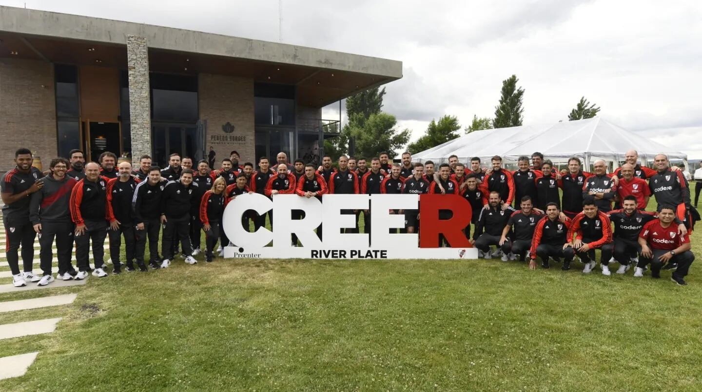 La foto con el plantel que se sacó Marcelo Gallardo en la despedida de River.