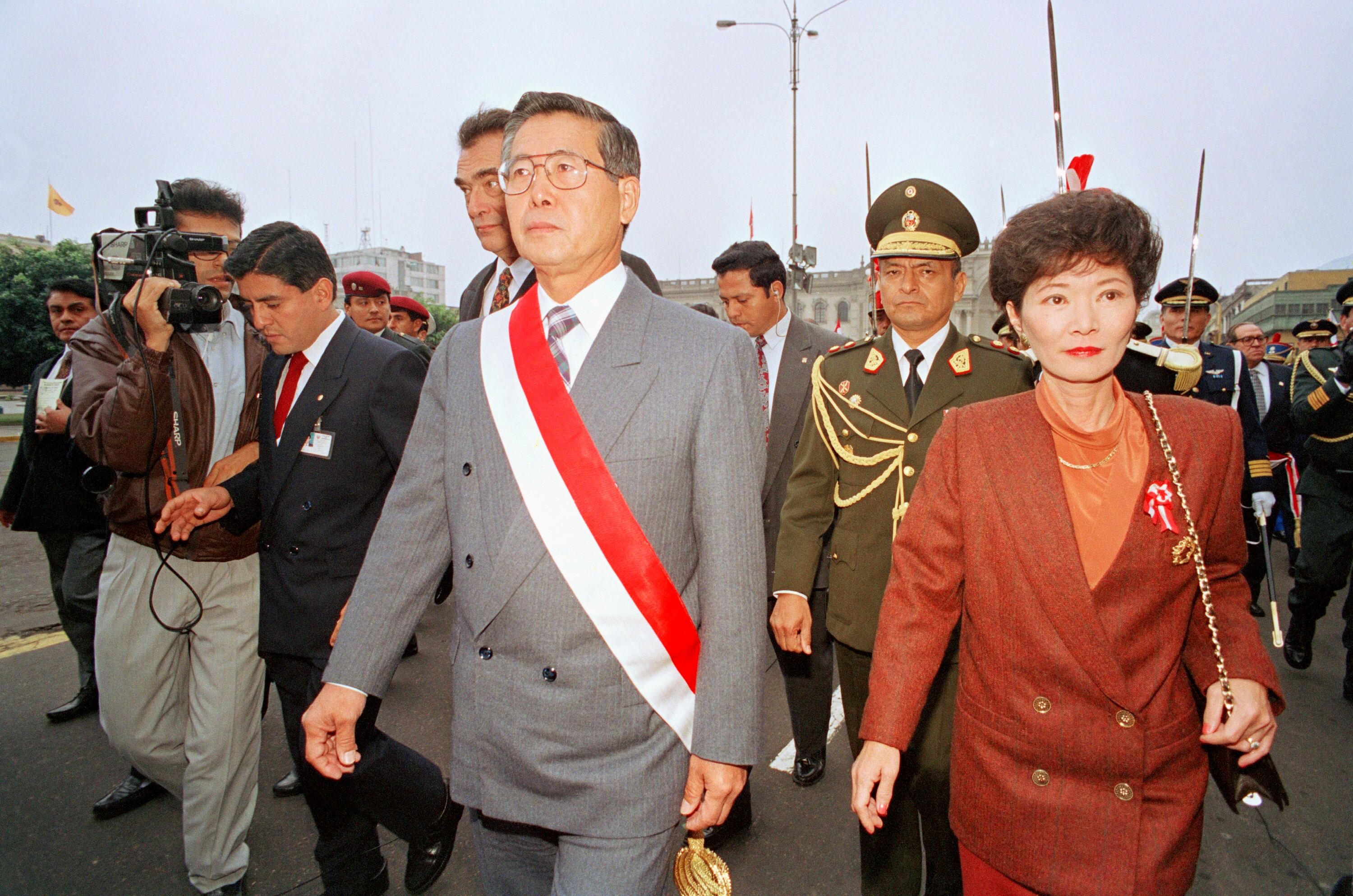 Alberto Fujimori y su entonces esposa, Susana Higuchi, en el año 1994. (AP)