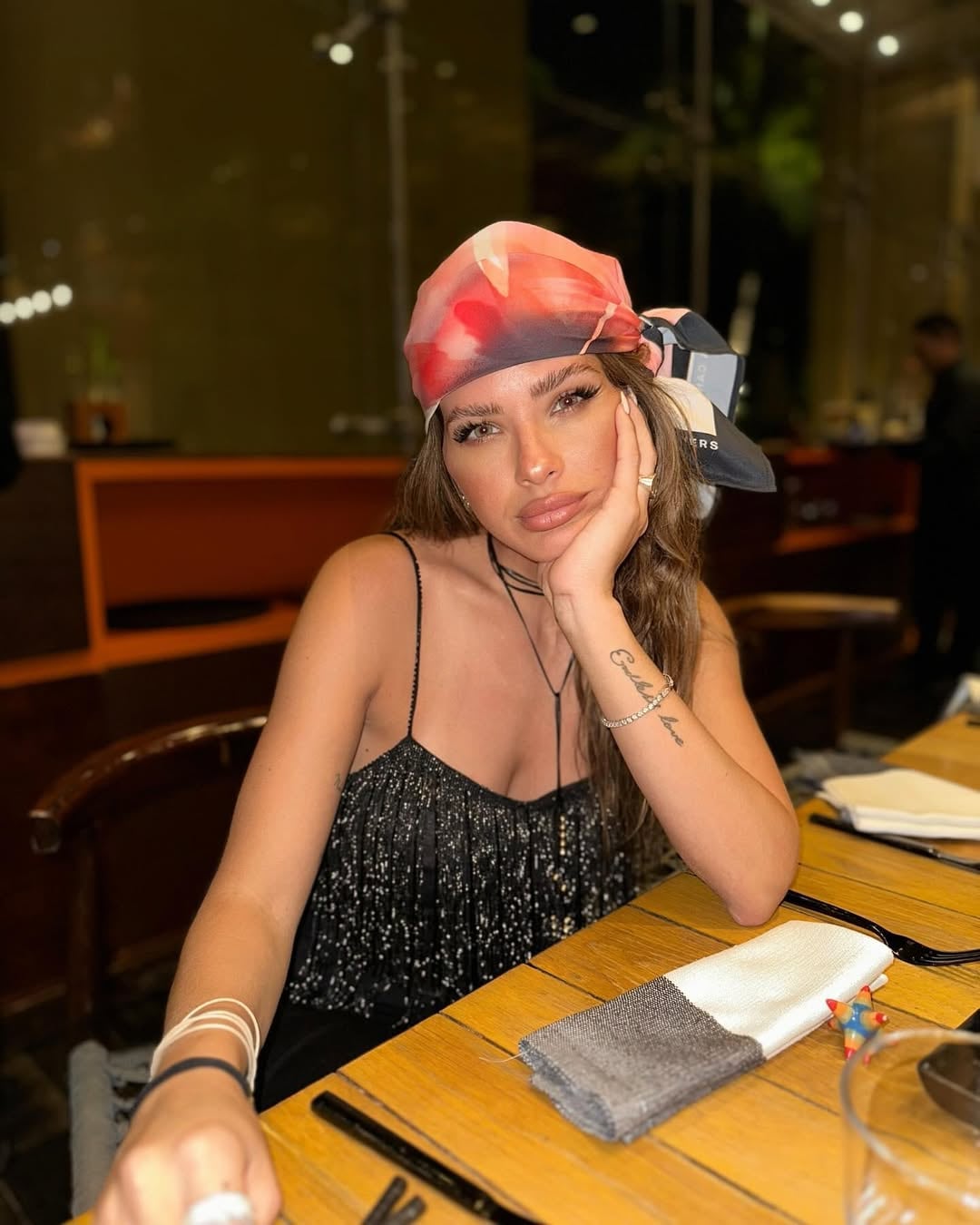 La China Suárez enamoró con un look a puro brillo y un accesorio mega trendy