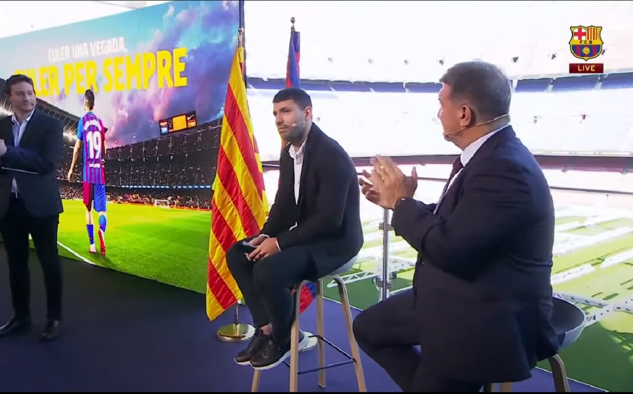 Entre lágrimas, Sergio "Kun" Agüero anunció su retiro del fútbol profesional. (Captura conferencia de prensa)