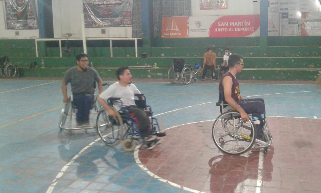 Los chicos entrenan en el Polideportivo del Barrio San Pedro.