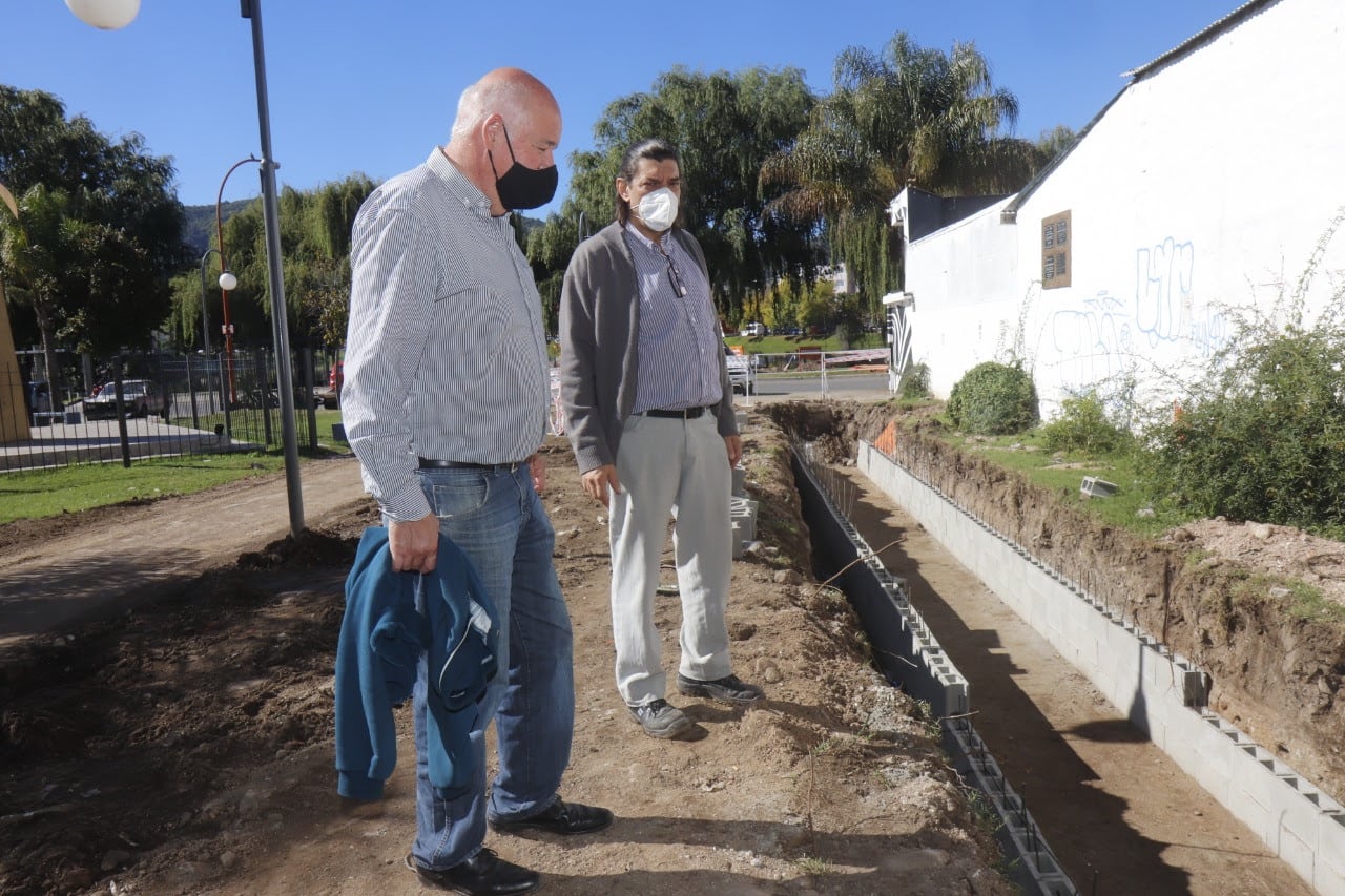 Secretario de Desarrollo Urbano, Gustavo García Setti, supervisando la obra en el barrio El Cucú.