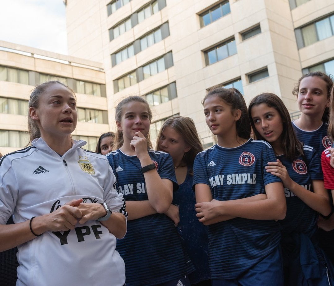 Estefanía Banini con divisiones inferiores, de Toca Juniors FC, de Estados Unidos.