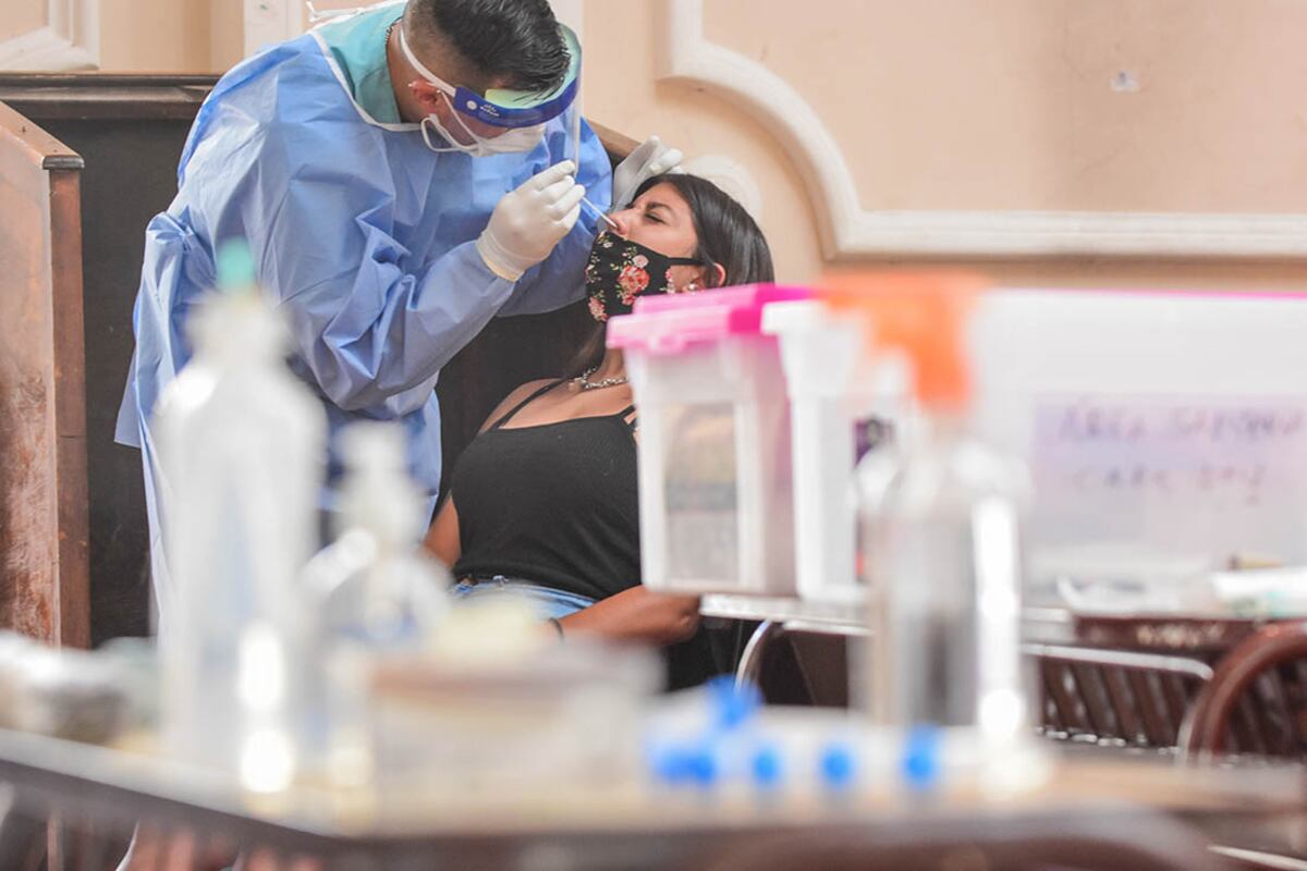 Salud confirmó que los nodos de testeos tienen stock suficiente para realizar estudios de antígeno y PCR