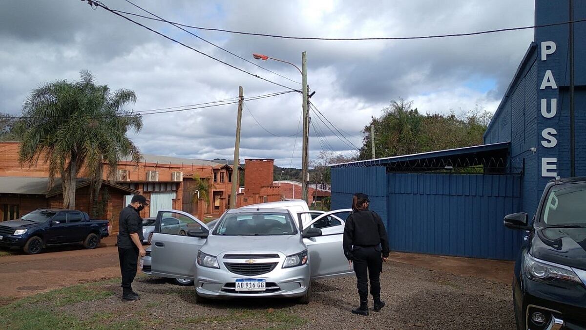 Un hombre se descompensó mientras manejaba, falleció e impactó contra otro vehículo.