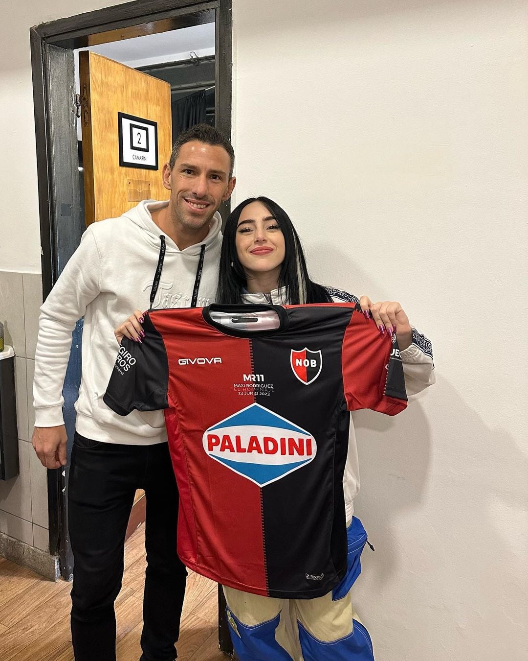 Nicki posó con los colores del club de sus amores.