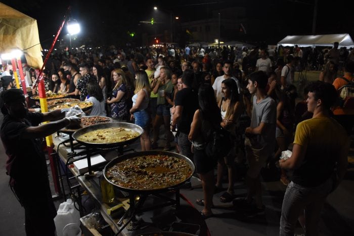 Varios food trucks con diferentes propuestas gastronómicas.