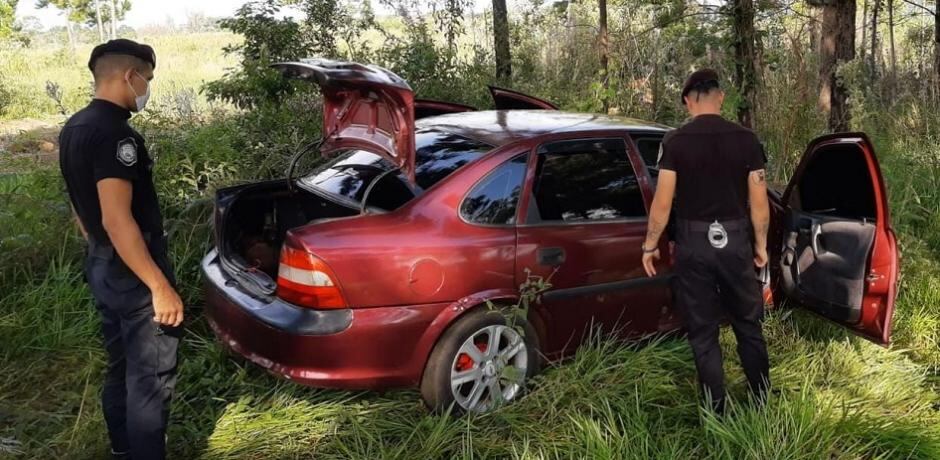 Hallan abandonado un automóvil en Bernardo de Irigoyen.