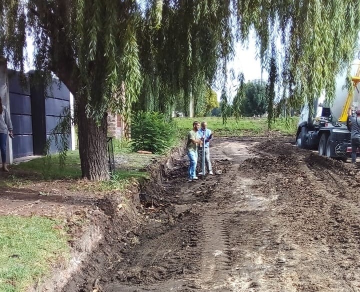 Obras Públicas de Tres Arroyos realiza trabajos de conexión de gas y de cordón cuneta en distintos puntos de la ciudad